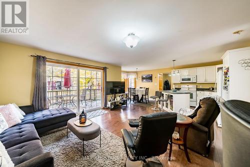 100 Snow Ridge Court, Oshawa, ON - Indoor Photo Showing Living Room