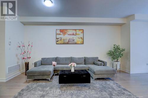 206 Webb Street, Markham, ON - Indoor Photo Showing Living Room