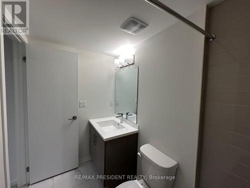 Th 354 - 100 Honeycrisp Crescent, Vaughan, ON - Indoor Photo Showing Bathroom