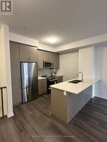 Th 354 - 100 Honeycrisp Crescent, Vaughan, ON - Indoor Photo Showing Kitchen With Stainless Steel Kitchen With Double Sink