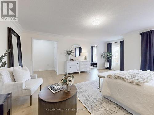 91 Pondmede Crescent, Whitchurch-Stouffville, ON - Indoor Photo Showing Living Room