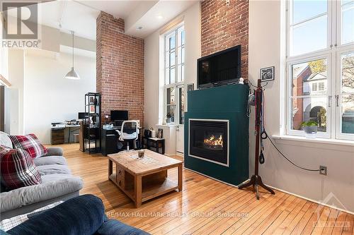 206 - 589 Rideau Street, Ottawa, ON - Indoor Photo Showing Living Room With Fireplace