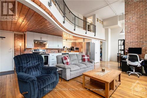 206 - 589 Rideau Street, Ottawa, ON - Indoor Photo Showing Living Room