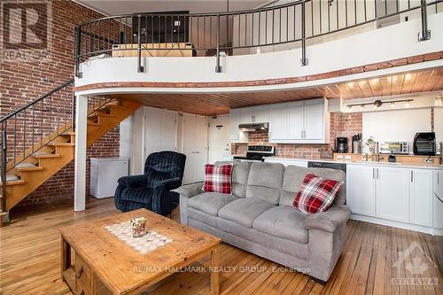 206 - 589 Rideau Street, Ottawa, ON - Indoor Photo Showing Living Room