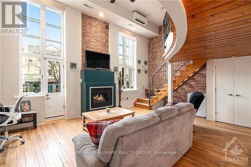 206 - 589 Rideau Street, Ottawa, ON - Indoor Photo Showing Living Room With Fireplace