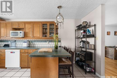 1430 Hochelaga Street W, Moose Jaw, SK - Indoor Photo Showing Kitchen