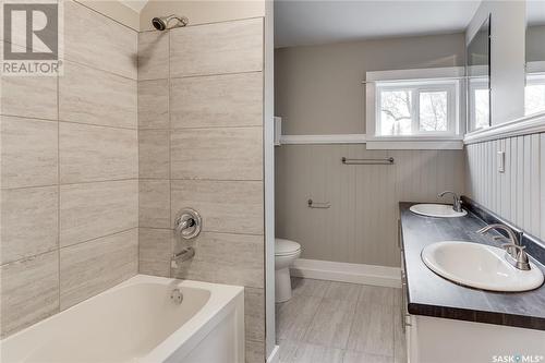 1336 B Avenue N, Saskatoon, SK - Indoor Photo Showing Bathroom