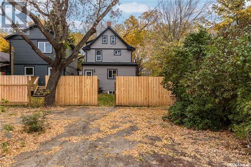 1336 B Avenue N, Saskatoon, SK - Outdoor