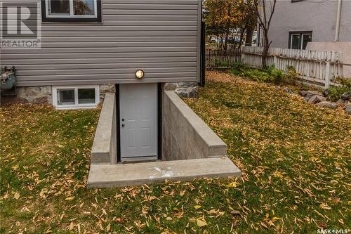 1336 B Avenue N, Saskatoon, SK - Outdoor