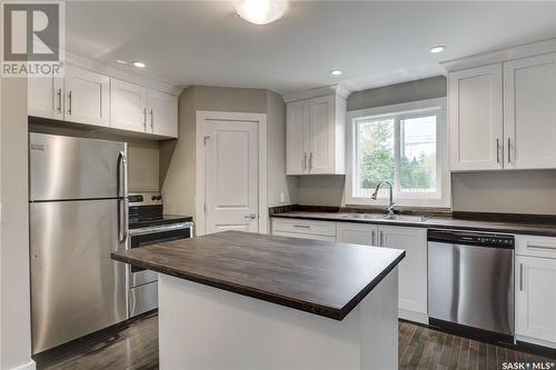 1336 B Avenue N, Saskatoon, SK - Indoor Photo Showing Kitchen