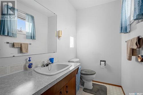 3709 Centennial Drive, Saskatoon, SK - Indoor Photo Showing Bathroom