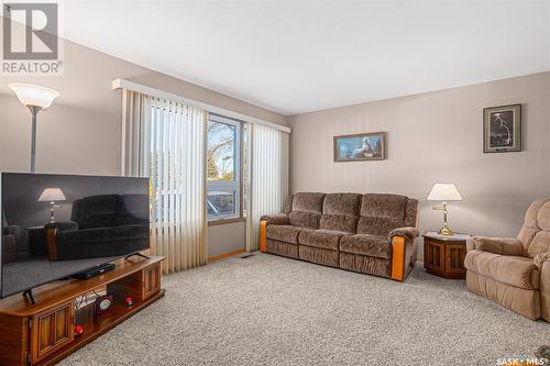 3709 Centennial Drive, Saskatoon, SK - Indoor Photo Showing Living Room