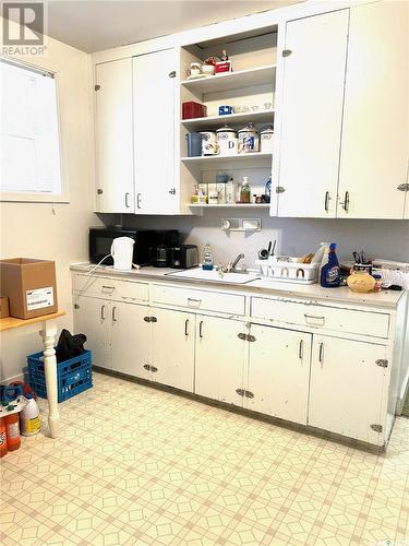 305 Ruth Street E, Saskatoon, SK - Indoor Photo Showing Kitchen