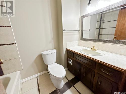 439 Cowan Drive, Swift Current, SK - Indoor Photo Showing Bathroom