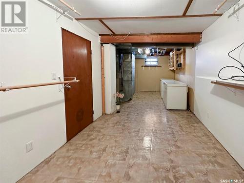 439 Cowan Drive, Swift Current, SK - Indoor Photo Showing Laundry Room