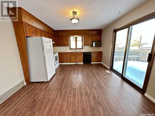 439 Cowan Drive, Swift Current, SK - Indoor Photo Showing Kitchen