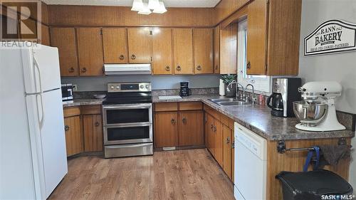 316 5Th Avenue, Cudworth, SK - Indoor Photo Showing Kitchen With Double Sink