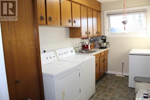 316 5Th Avenue, Cudworth, SK - Indoor Photo Showing Laundry Room