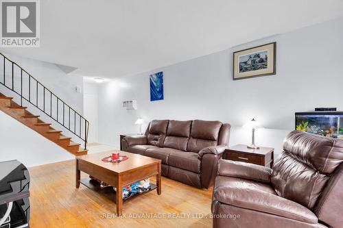 253 Homestead Crescent, London, ON - Indoor Photo Showing Living Room