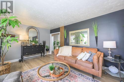 7 Francis Street N, St. Thomas, ON - Indoor Photo Showing Living Room