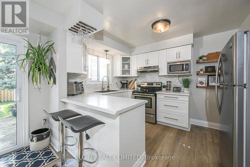 7 Francis Street N, St. Thomas, ON - Indoor Photo Showing Kitchen With Upgraded Kitchen