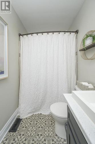 7 Francis Street N, St. Thomas, ON - Indoor Photo Showing Bathroom