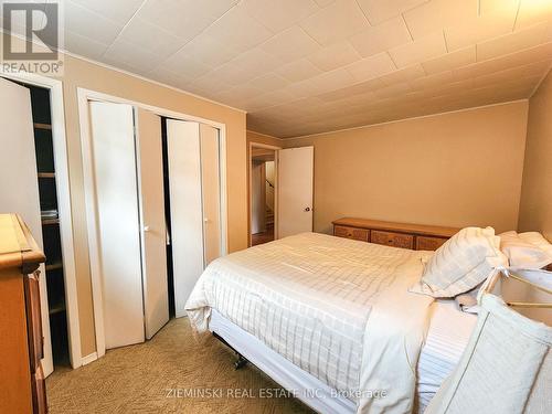 32 Teefy Street, Iroquois Falls, ON - Indoor Photo Showing Bedroom