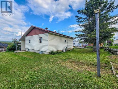 32 Teefy Street, Iroquois Falls, ON - Outdoor