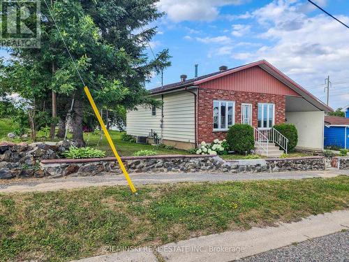 32 Teefy Street, Iroquois Falls, ON - Outdoor