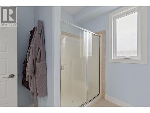 1585 Tower Ranch Boulevard, Kelowna, BC - Indoor Photo Showing Bathroom