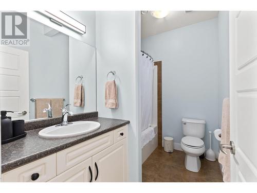 1585 Tower Ranch Boulevard, Kelowna, BC - Indoor Photo Showing Bathroom