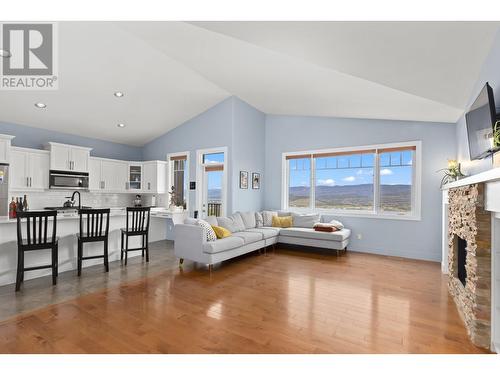 1585 Tower Ranch Boulevard, Kelowna, BC - Indoor Photo Showing Living Room With Fireplace