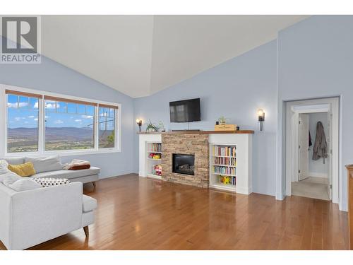 1585 Tower Ranch Boulevard, Kelowna, BC - Indoor Photo Showing Living Room With Fireplace