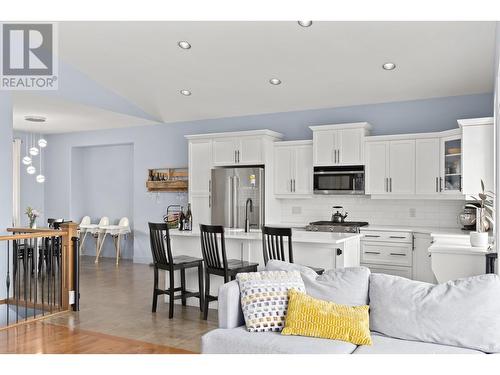 1585 Tower Ranch Boulevard, Kelowna, BC - Indoor Photo Showing Kitchen With Stainless Steel Kitchen