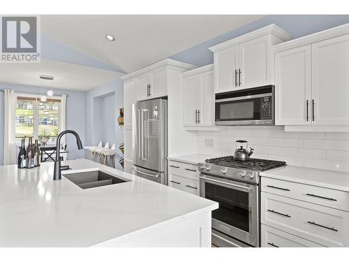 1585 Tower Ranch Boulevard, Kelowna, BC - Indoor Photo Showing Kitchen With Stainless Steel Kitchen With Double Sink With Upgraded Kitchen