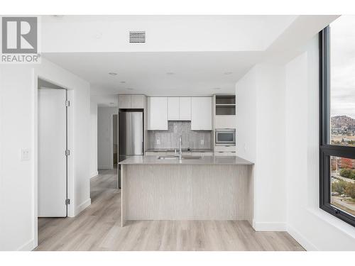 1488 Bertram Street Unit# 1405, Kelowna, BC - Indoor Photo Showing Kitchen