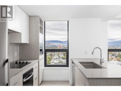 1488 Bertram Street Unit# 1405, Kelowna, BC - Indoor Photo Showing Kitchen