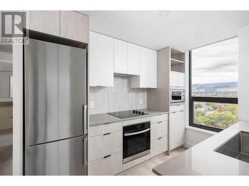 1488 Bertram Street Unit# 1405, Kelowna, BC - Indoor Photo Showing Kitchen With Upgraded Kitchen