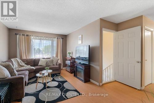 27A Pepper Avenue, Belleville, ON - Indoor Photo Showing Living Room