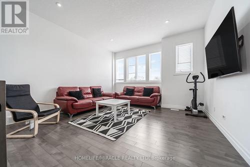 3319 Regiment Road, London, ON - Indoor Photo Showing Living Room