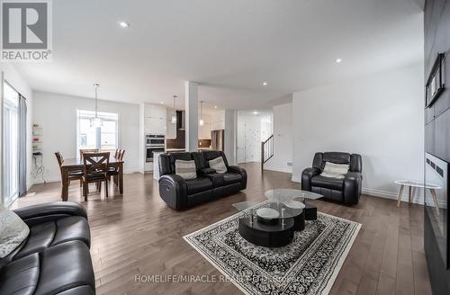 3319 Regiment Road, London, ON - Indoor Photo Showing Living Room