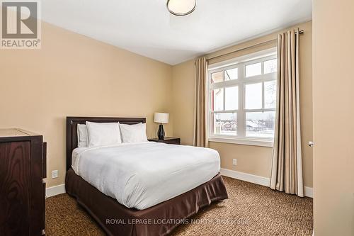 226 - 125 Fairway Court, Blue Mountains, ON - Indoor Photo Showing Bedroom