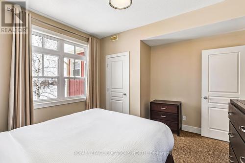 226 - 125 Fairway Court, Blue Mountains, ON - Indoor Photo Showing Bedroom