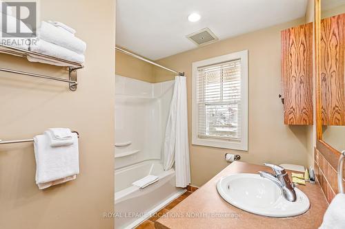 226 - 125 Fairway Court, Blue Mountains, ON - Indoor Photo Showing Bathroom