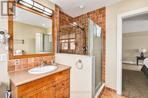 226 - 125 Fairway Court, Blue Mountains, ON - Indoor Photo Showing Bathroom