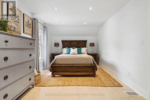 6 Simcoe Street, St. Catharines, ON - Indoor Photo Showing Bedroom