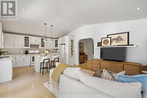 6 Simcoe Street, St. Catharines, ON - Indoor Photo Showing Kitchen