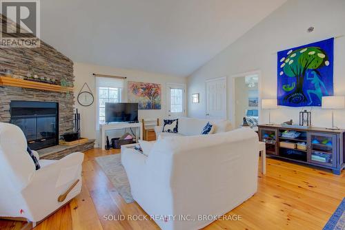 21C Swain Lane, South Frontenac (Frontenac South), ON - Indoor Photo Showing Living Room With Fireplace