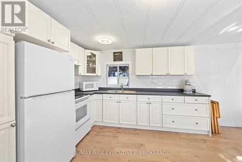 22 - 5569 Bath Road, Loyalist (Lennox And Addington - South), ON - Indoor Photo Showing Kitchen