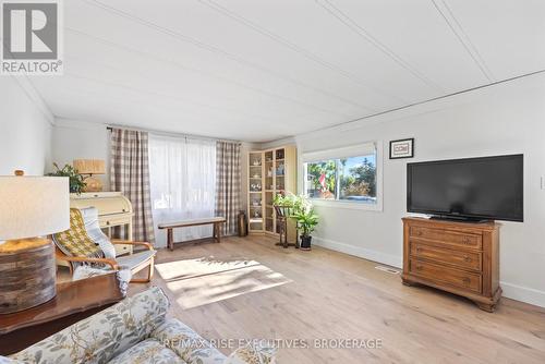 22 - 5569 Bath Road, Loyalist (Lennox And Addington - South), ON - Indoor Photo Showing Living Room